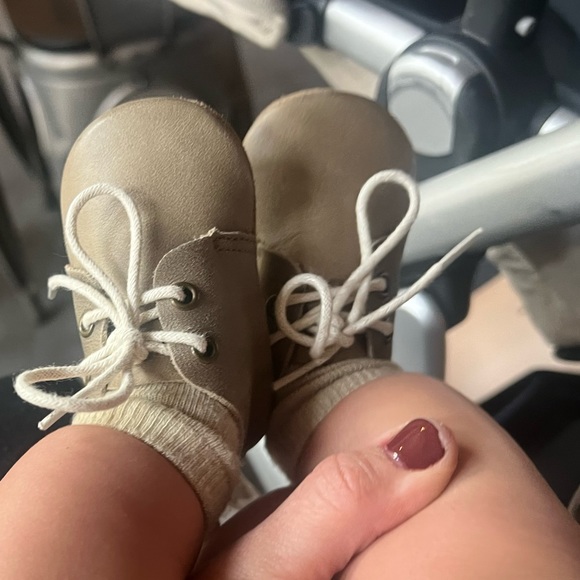 Softsole Oxfords (SOLD 9/7/24 no longer available) - Picture 5 of 6